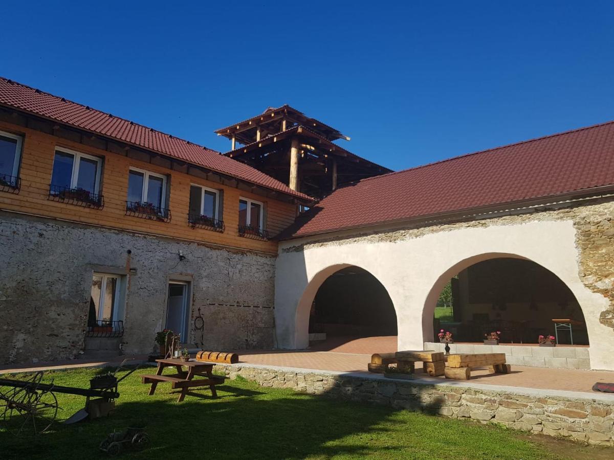 Penzion Tvrz Dub U Tabora Ratiborske Hory Kültér fotó